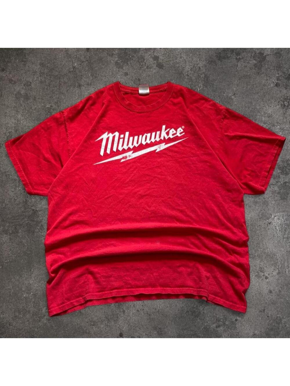 Fire vintage Milwaukee “only the skilled survive” tee
